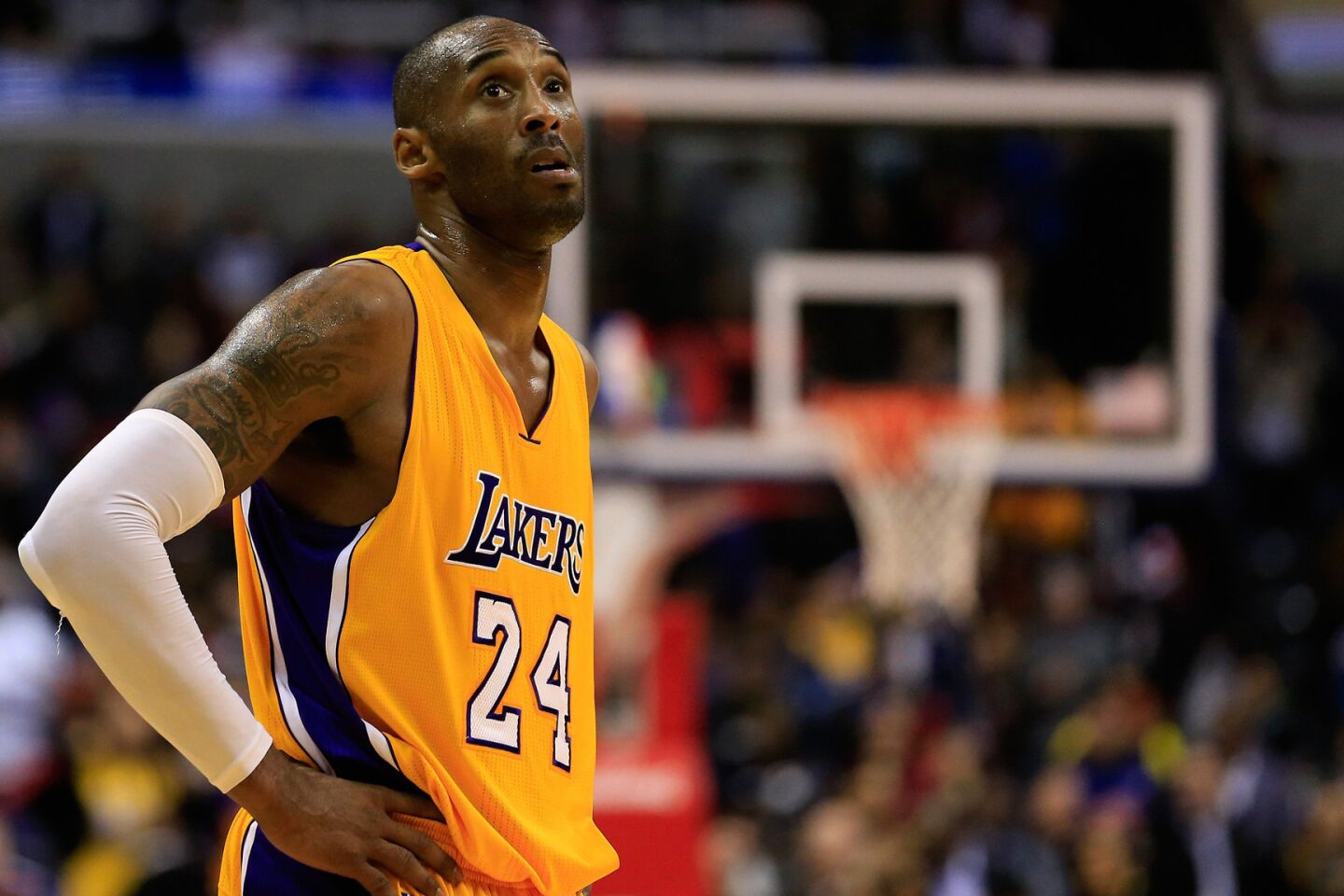 Lakers' Kobe Bryant opts for season-ending surgery, but he'll be